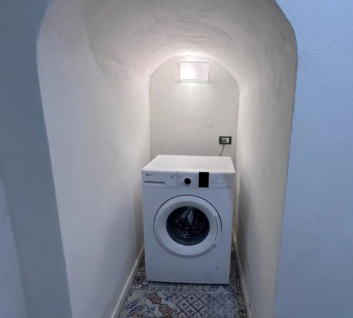 Elvira Studio Flat,Via Dante,Near Lolli Station Palermo 0*,  Italia