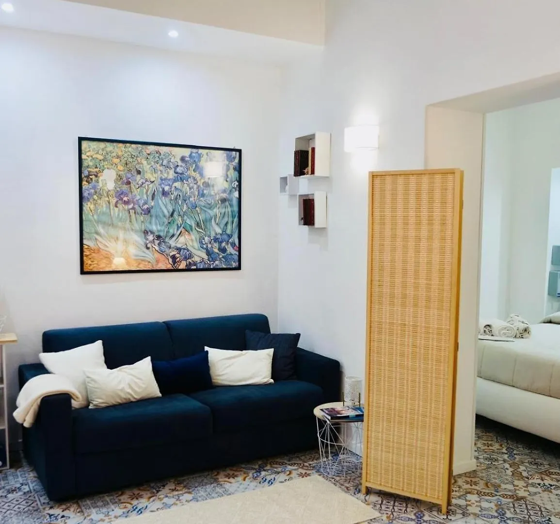 Elvira Studio Flat,Via Dante,Near Lolli Station Palermo